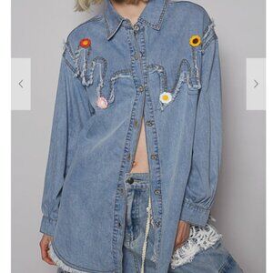 250.Shirt top in denim with outseam, flower handmade patch,raw edge,vintage wash